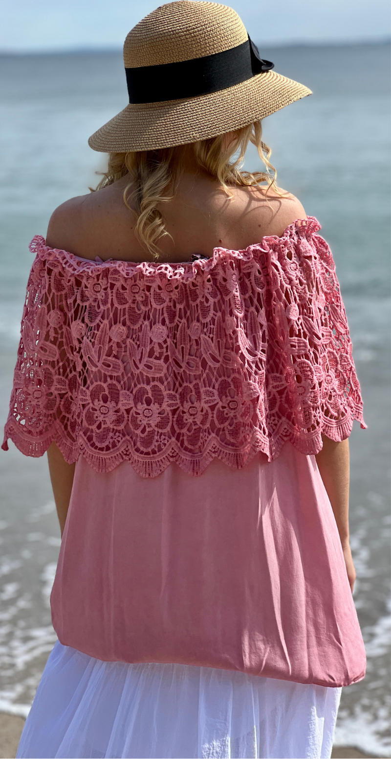 Elsa bluse uden ærmer og blondekappe pink LikeLondon