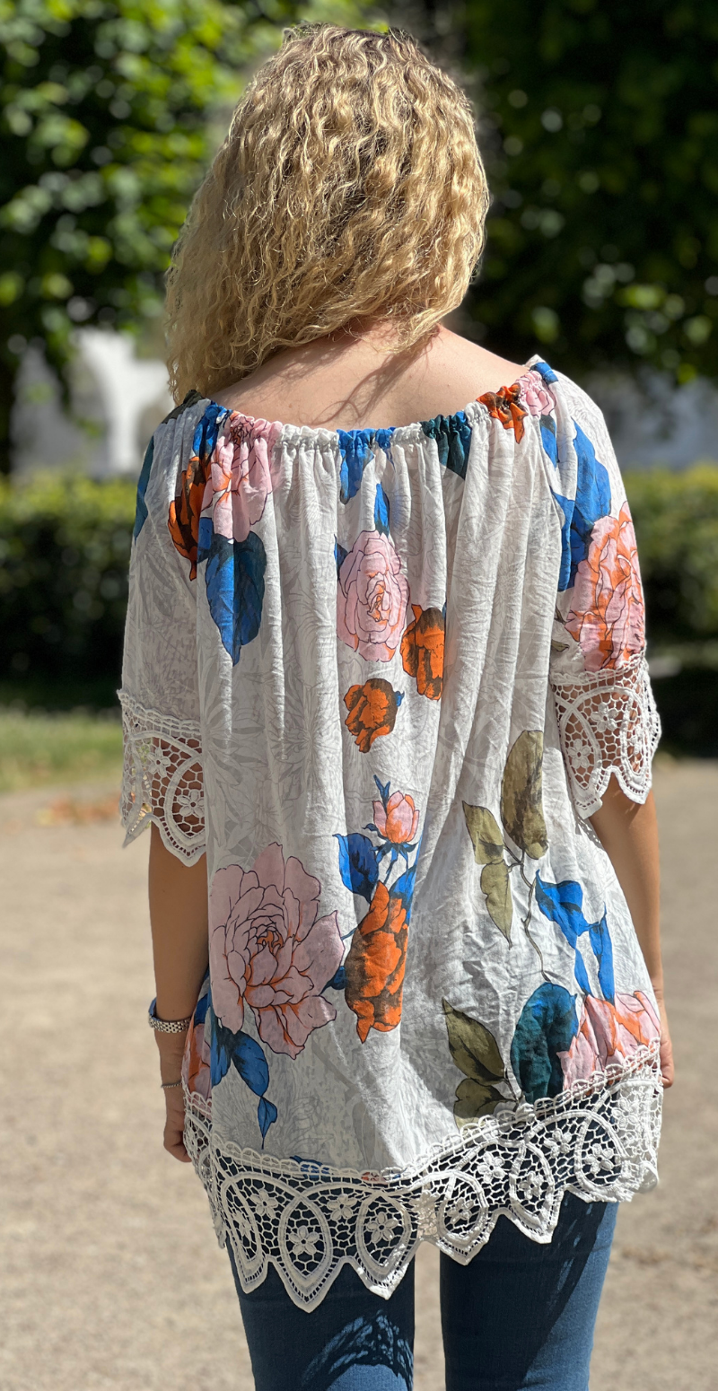 Winnie kortærmet bluse med blomster og hæklede detaljer rosa/orange LikeLondon