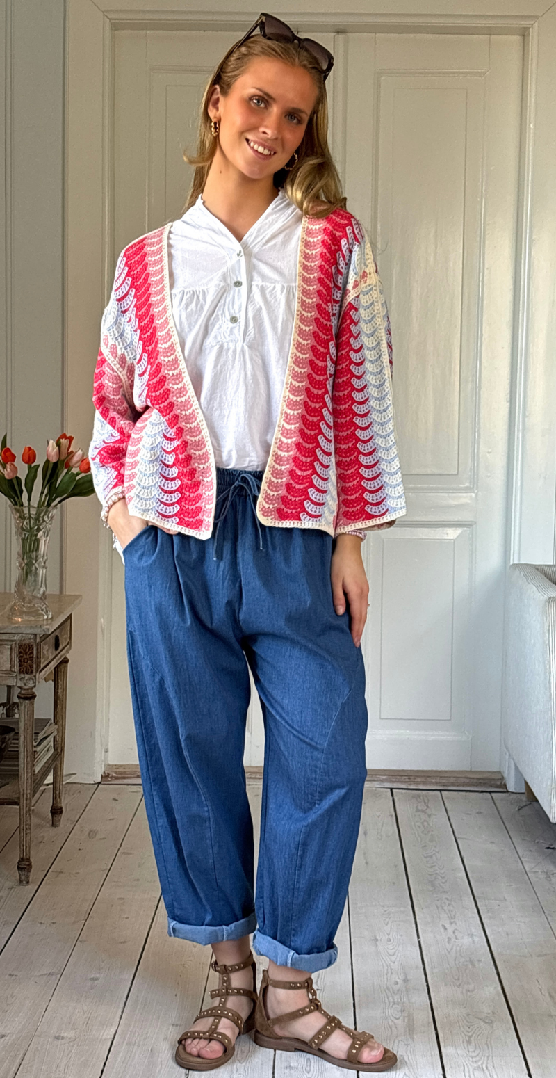 Linea hæklet kort cardigan med bølgedetaljer rød LikeLondon