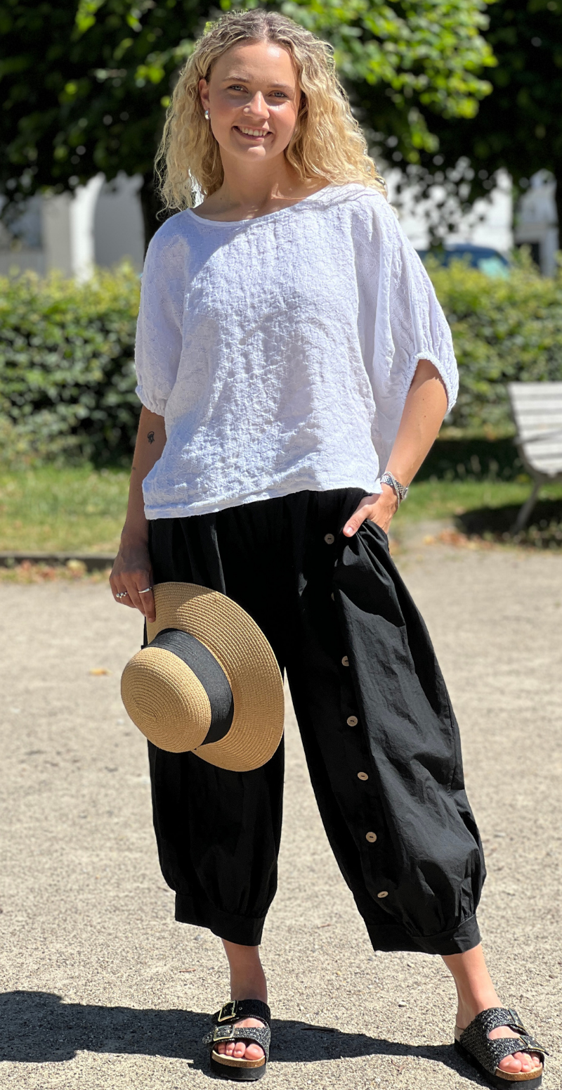 Jessica bluse med små broderede firkanter hvid LikeLondon