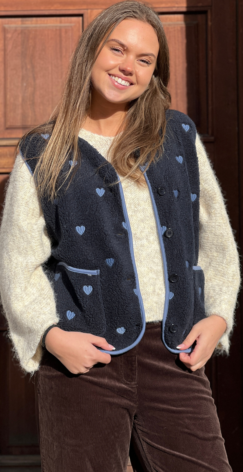 Zita teddy vest med hjerter navy LikeLondon