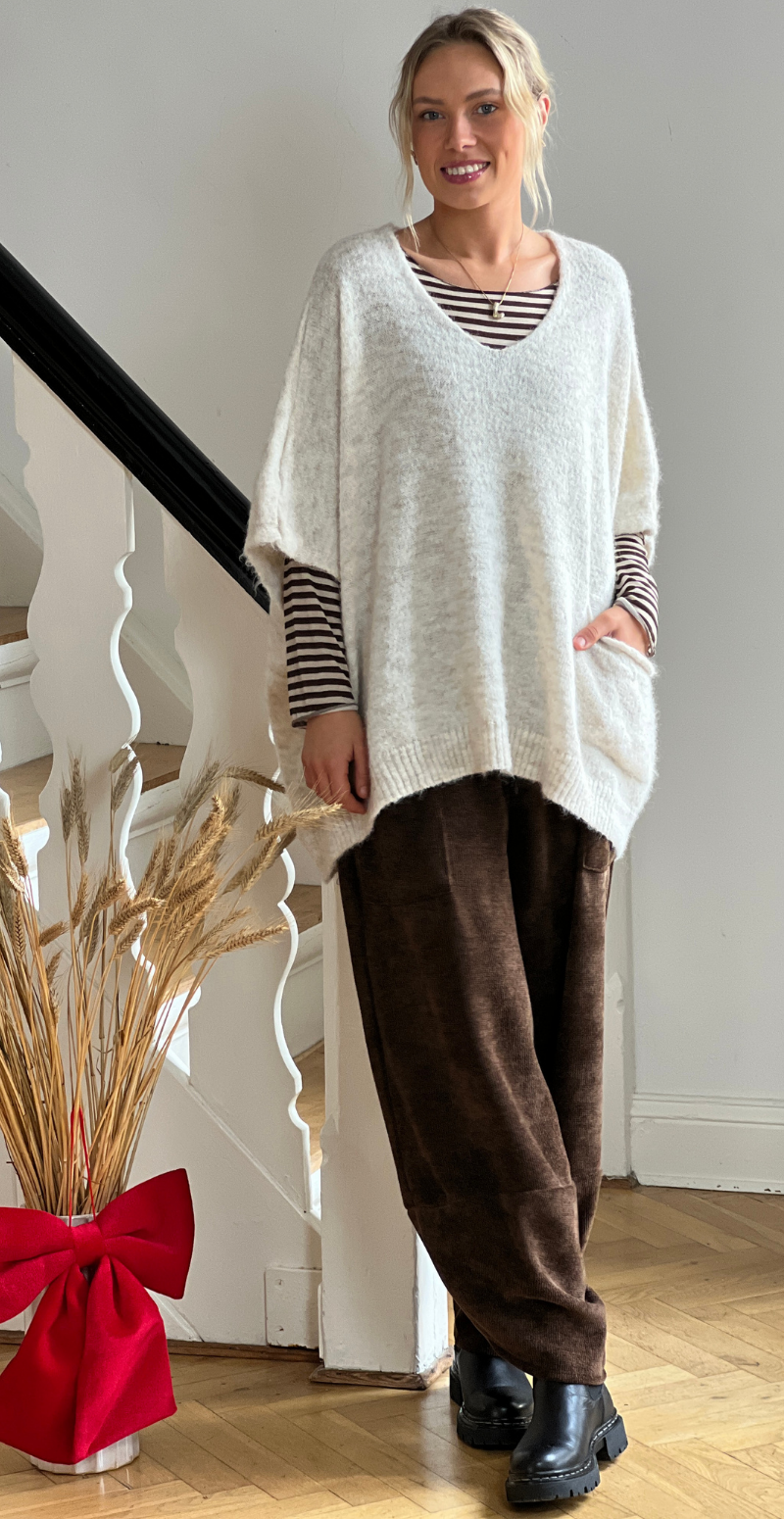 Doris strikvest med lomme og v-hals beige LikeLondon