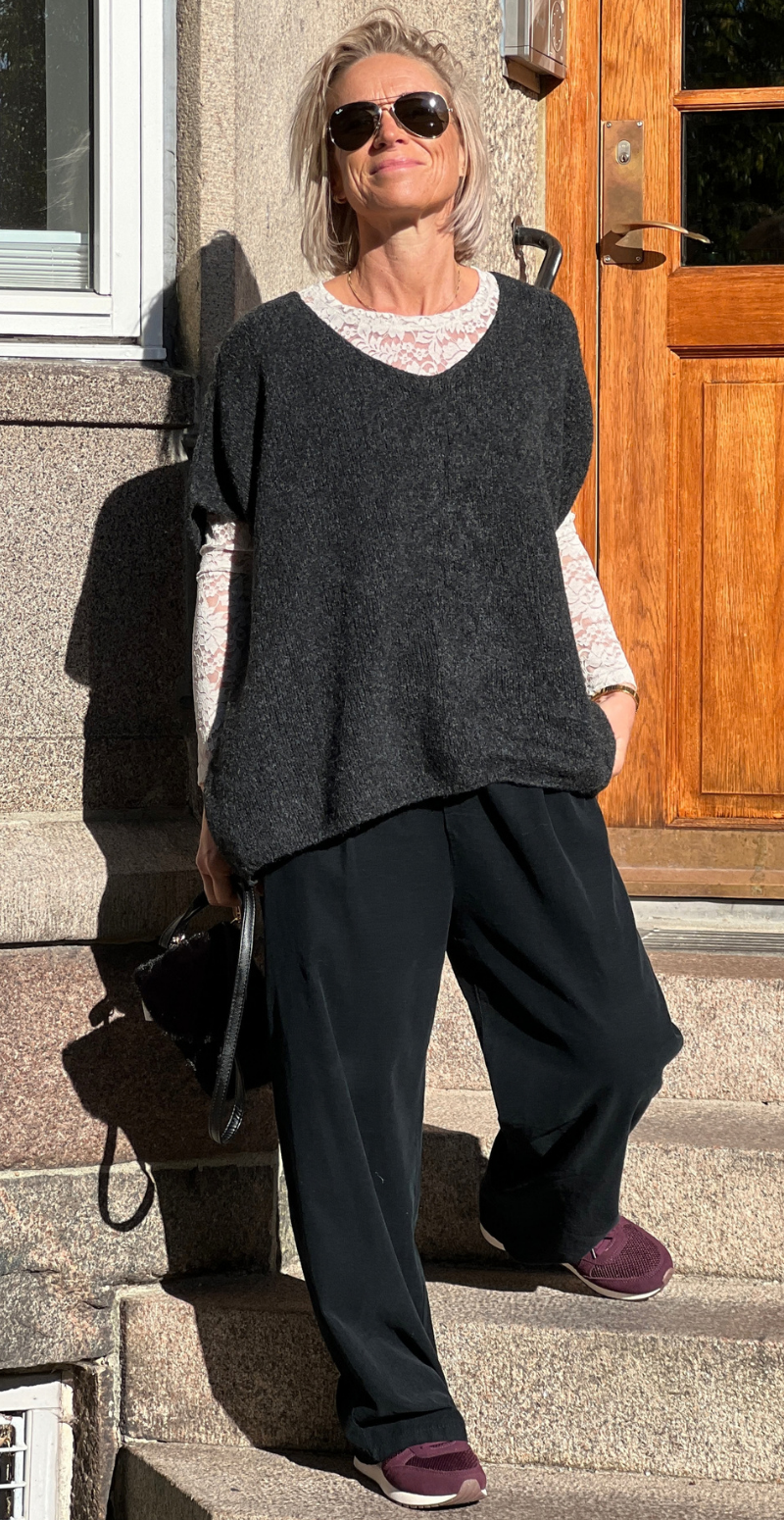 Sigga strikket oversized vest med v-hals sort LikeLondon