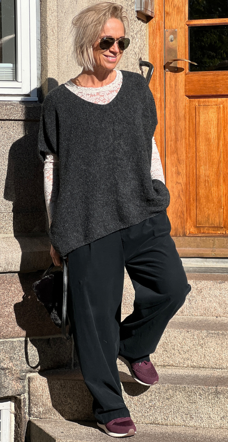 Sigga strikket oversized vest med v-hals sort LikeLondon