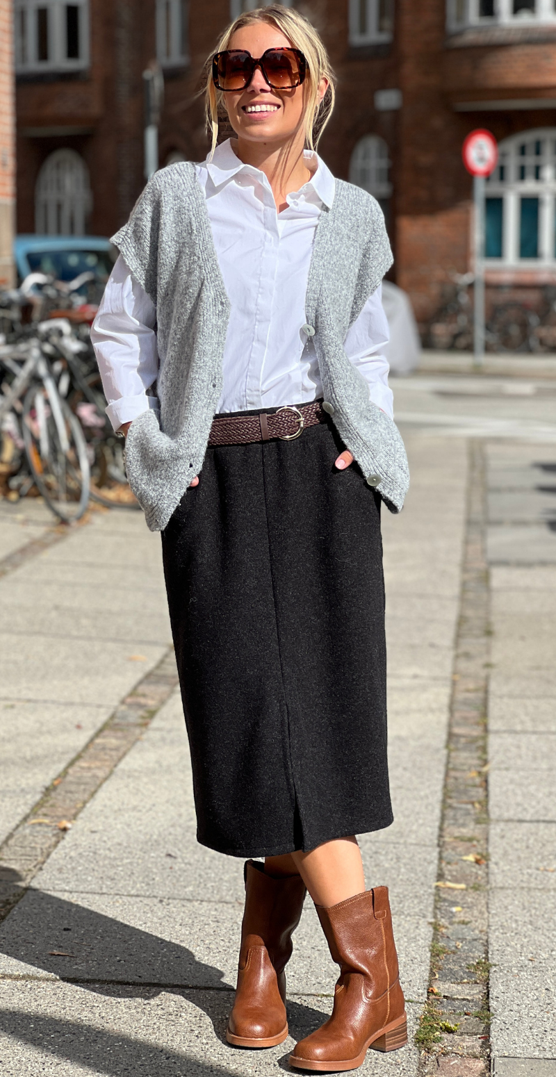Phoebe strikvest med knapper grå LikeLondon