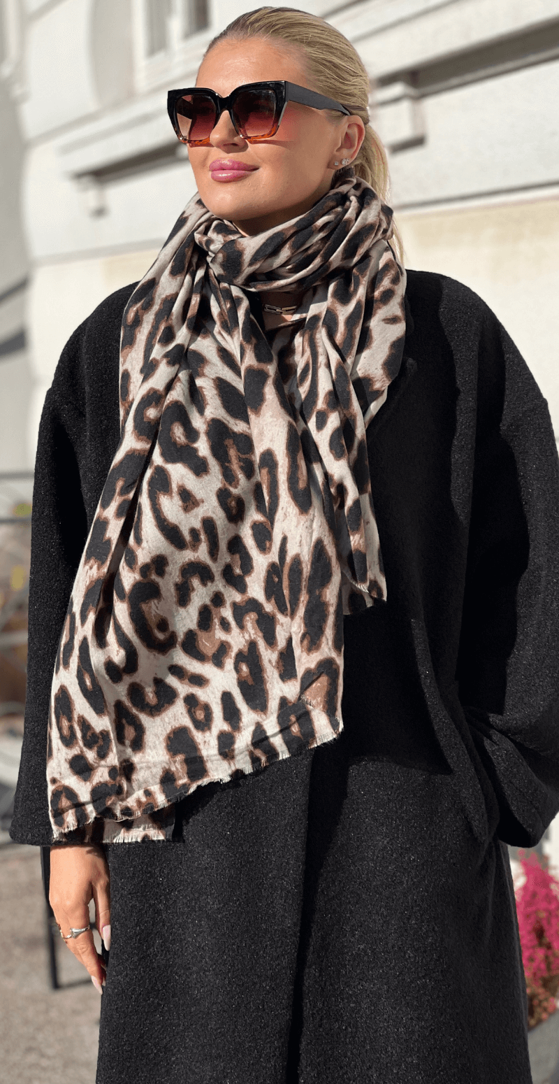 Tørklæde med leopardmønster beige LikeLondon