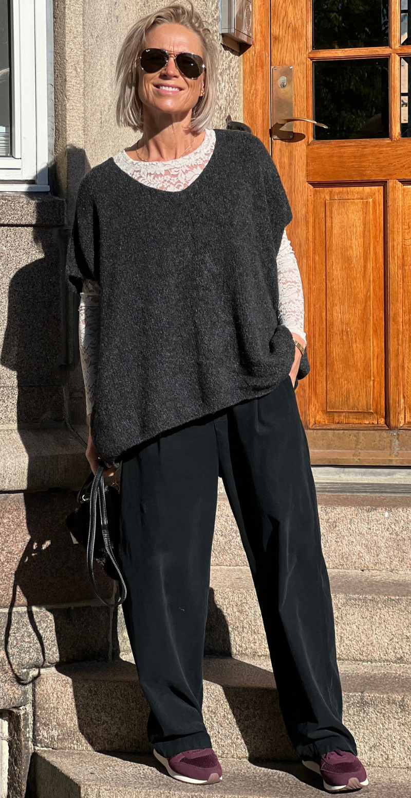 Sigga strikket oversized vest med v-hals sort LikeLondon