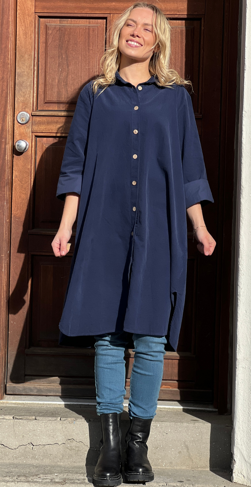 Danica fløjls kjole-tunika med knapstolpe navy LikeLondon