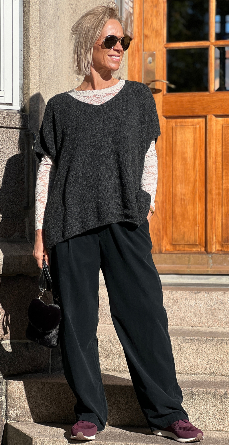 Sigga strikket oversized vest med v-hals sort LikeLondon