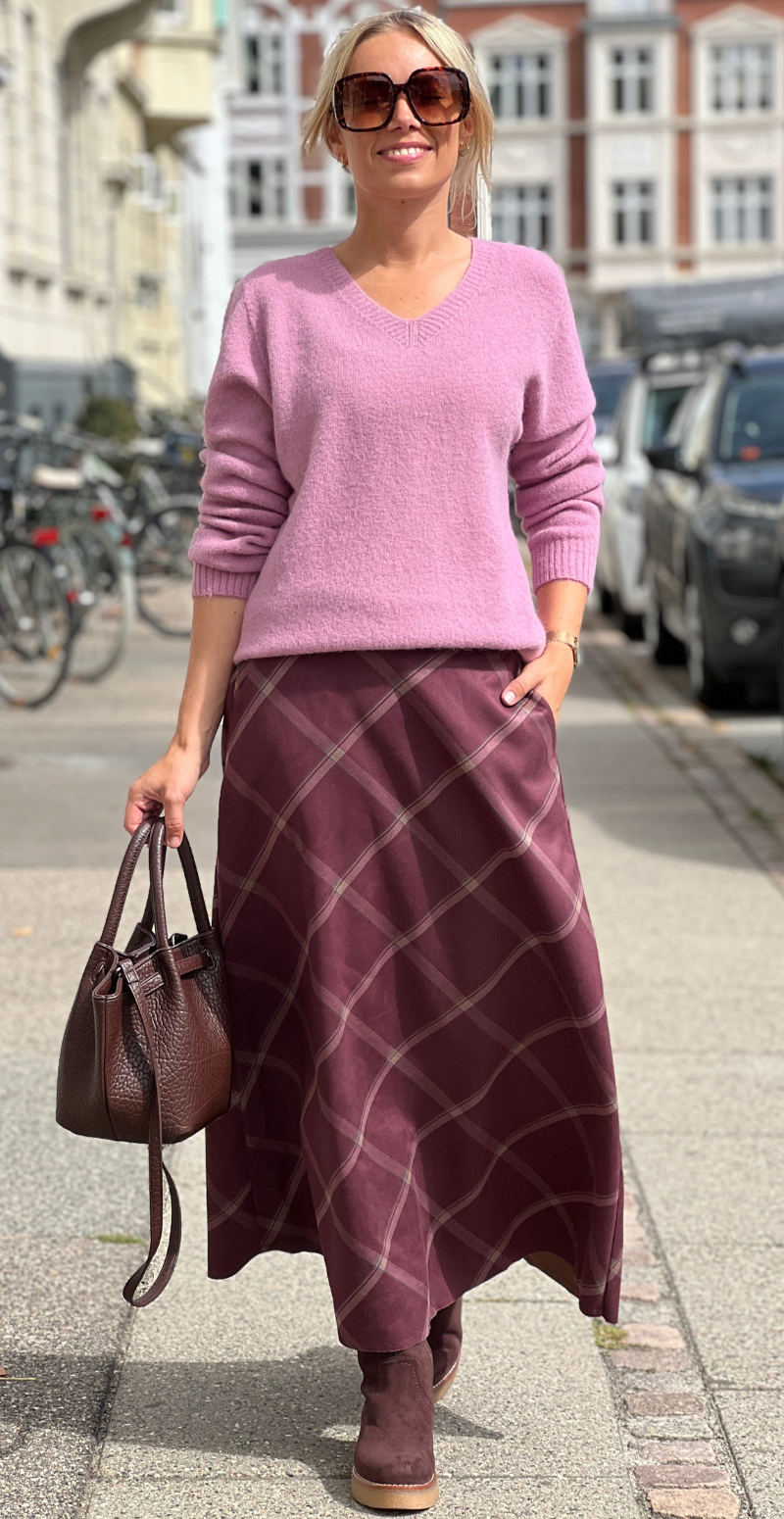 Karen ensfarvet strikbluse med v-hals onion LikeLondon