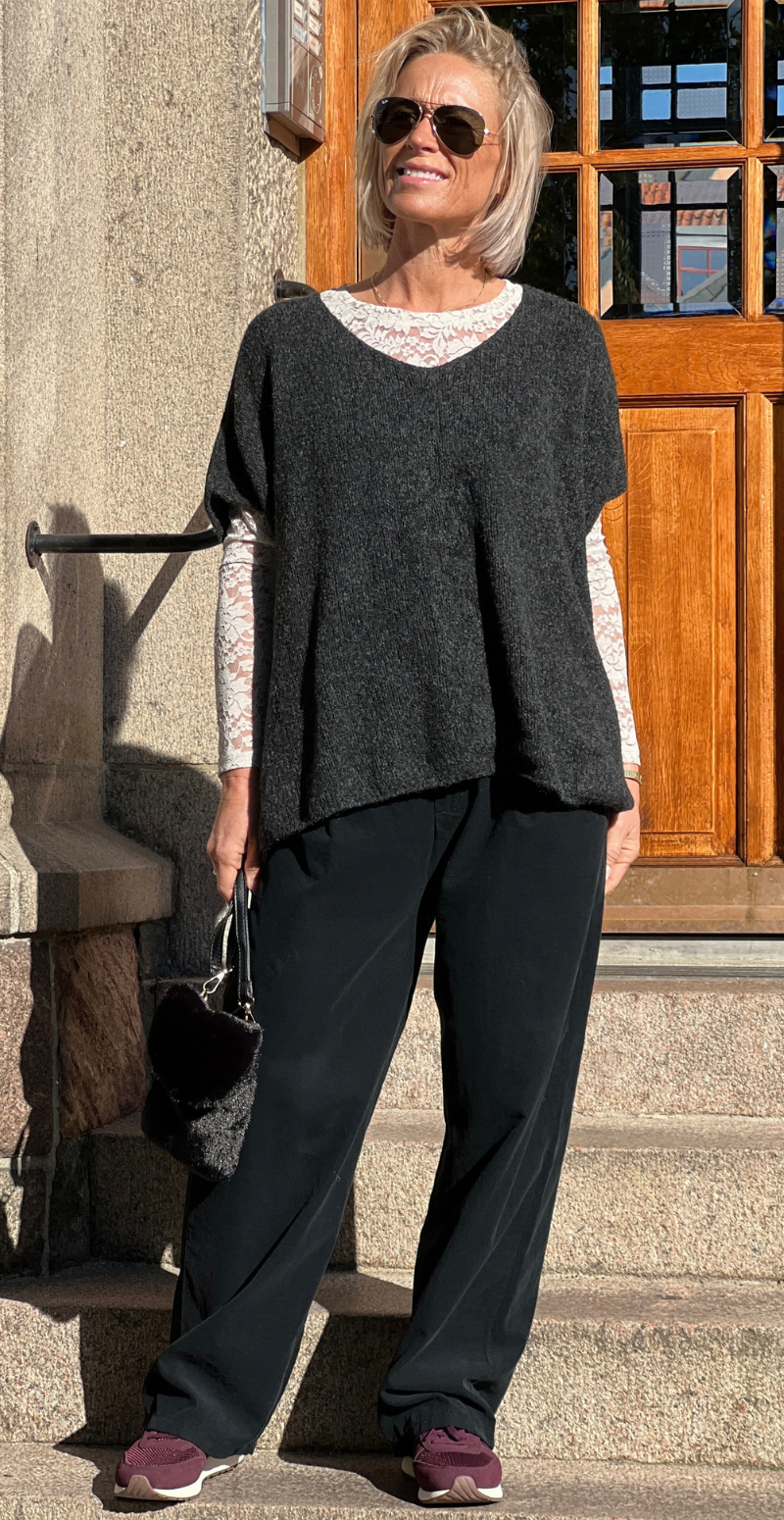 Sigga strikket oversized vest med v-hals sort LikeLondon