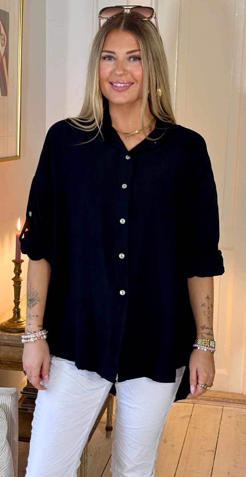 Martha skjorte med opsmøg på ærmet sort LikeLondon