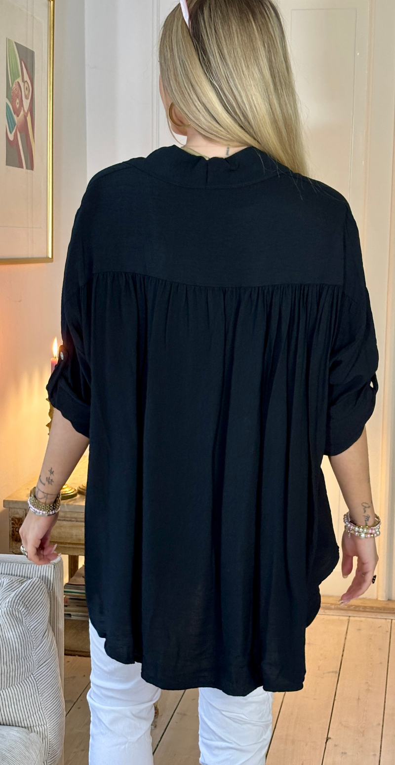 Martha skjorte med opsmøg på ærmet sort LikeLondon