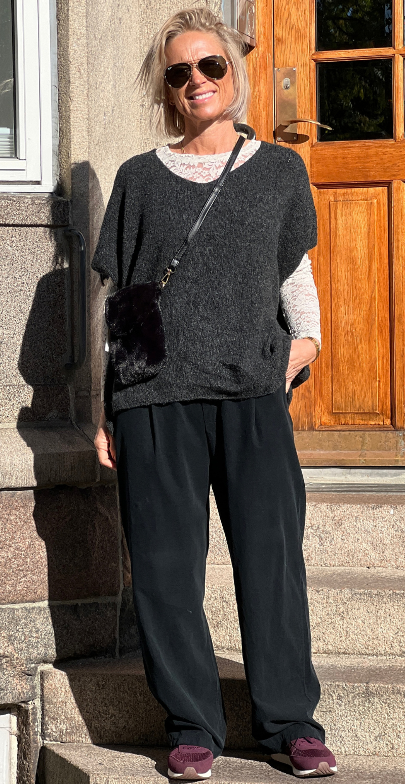Sigga strikket oversized vest med v-hals sort LikeLondon