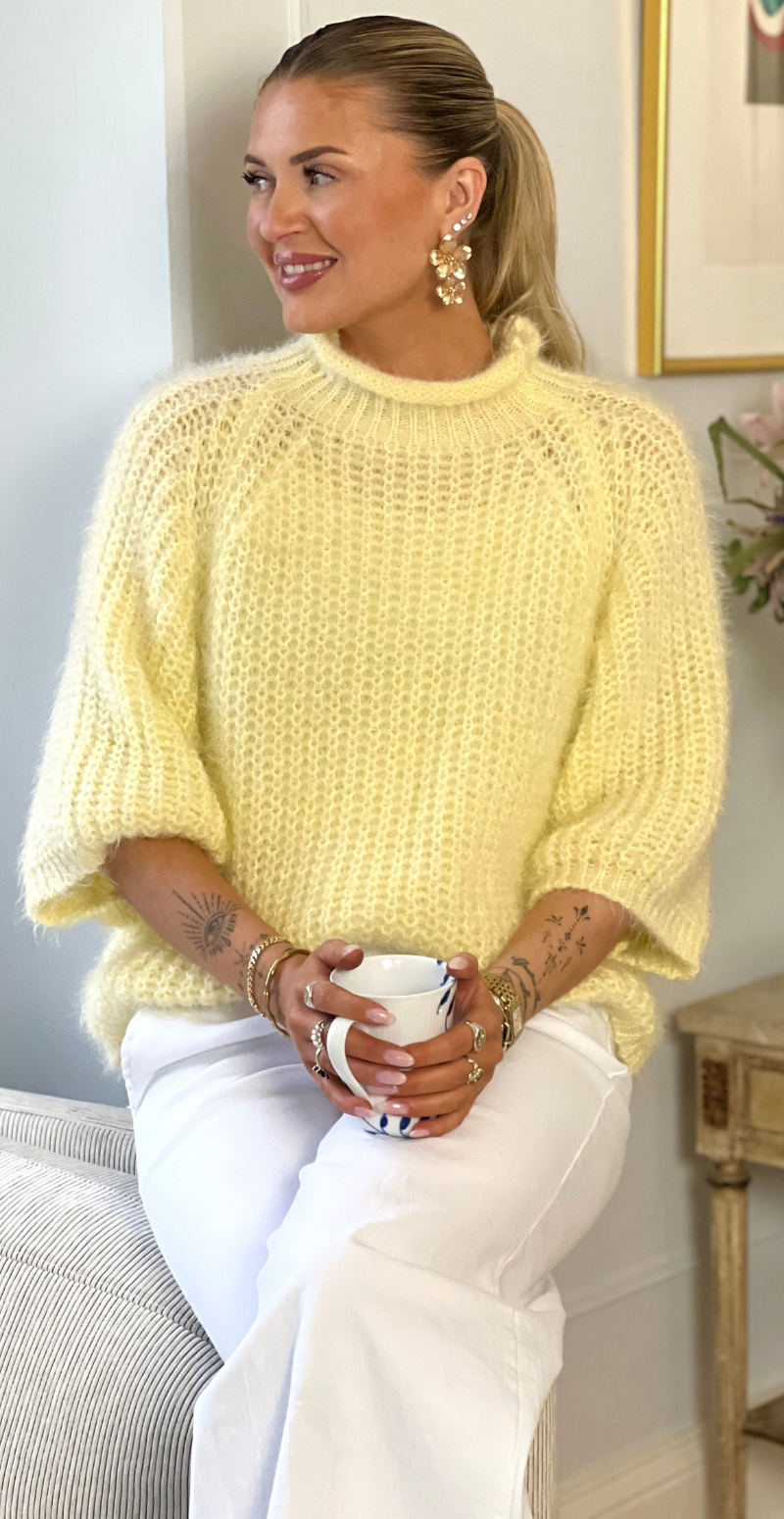 Donna strik med turtleneck og trekvart ærmer gul LikeLondon