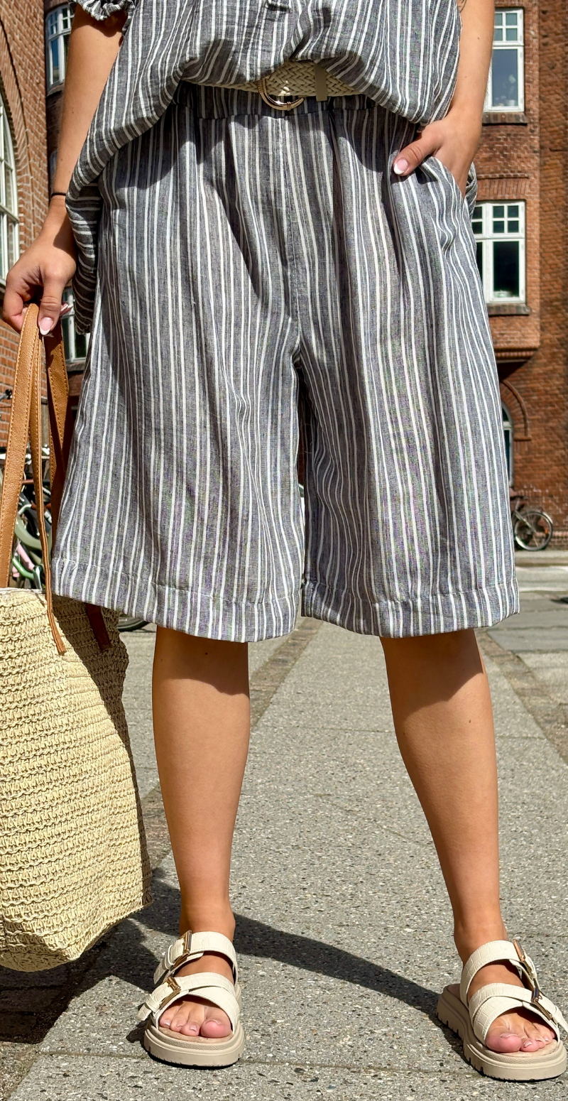 Merle stribet shorts med fletbælte sort LikeLondon