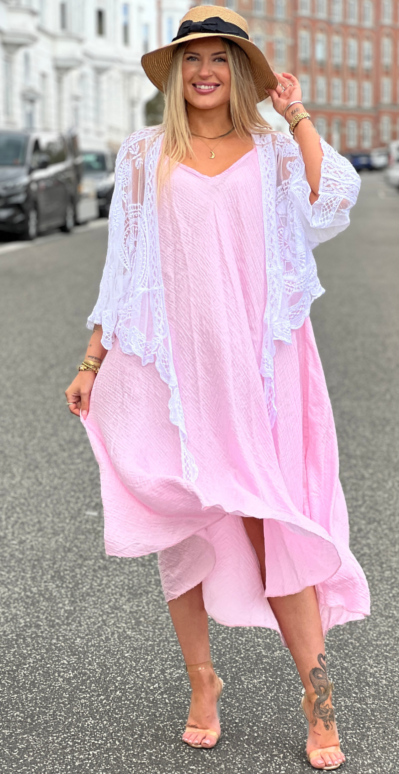Karine lang vidde kjole med tynde stropper pink LikeLondon
