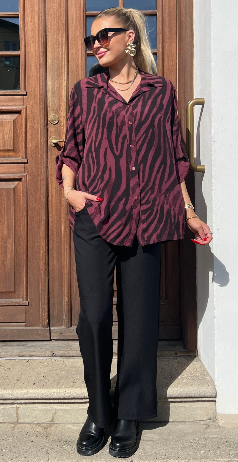 Melissa skjortebluse med zebraprint bordeaux LikeLondon