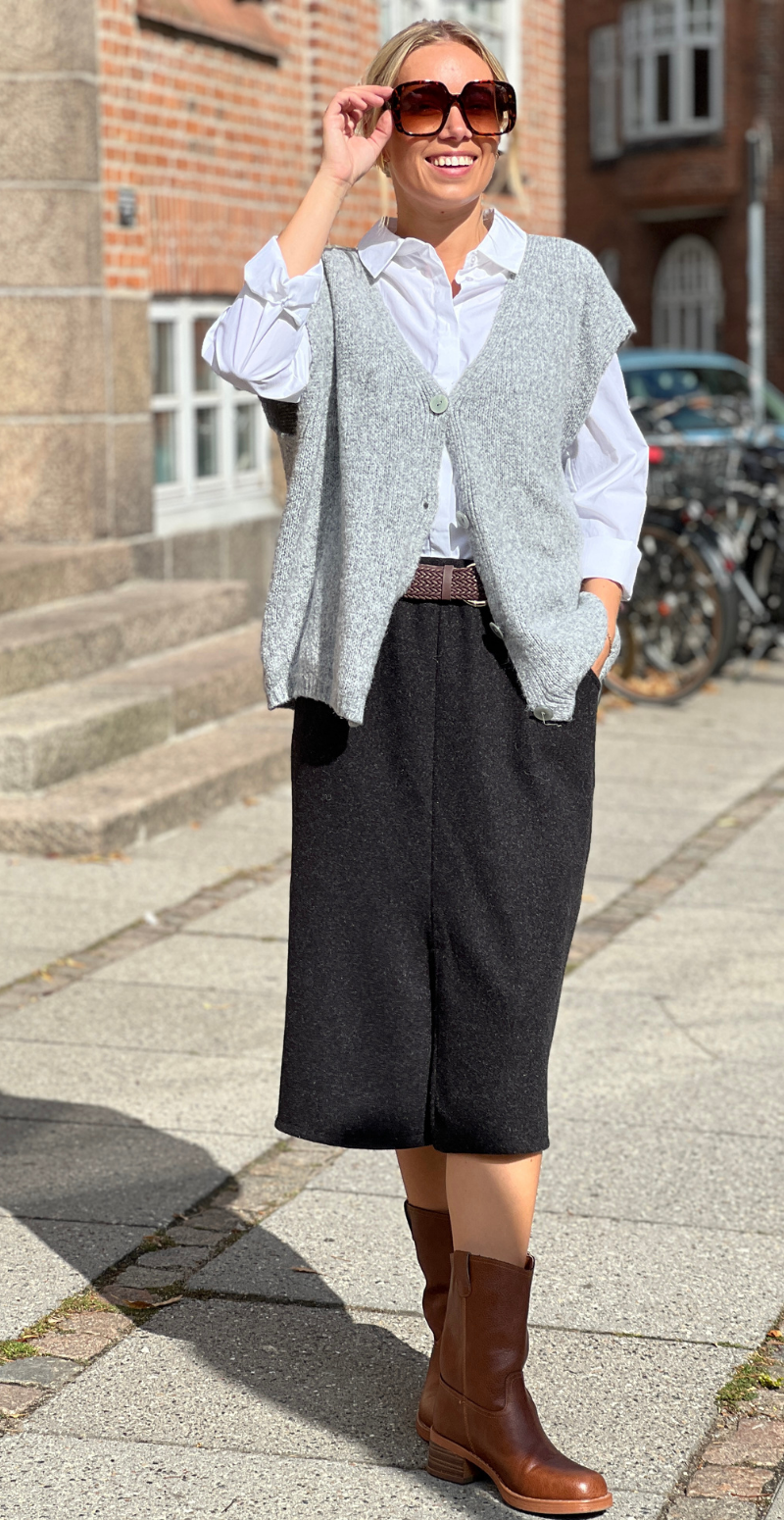 Phoebe strikvest med knapper grå LikeLondon