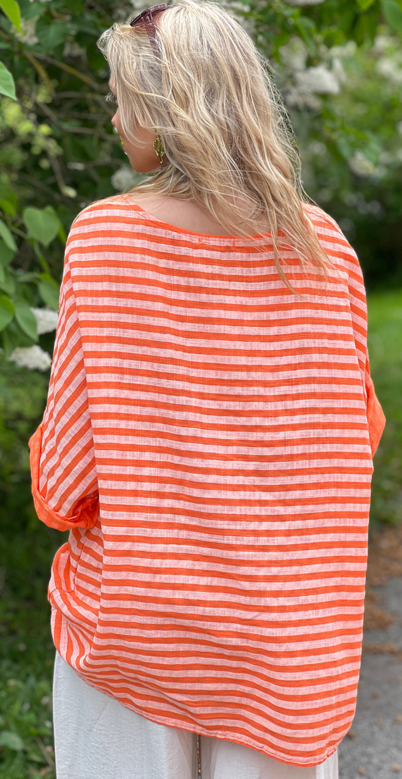 Oline bluse med striber og halskæde orange LikeLondon