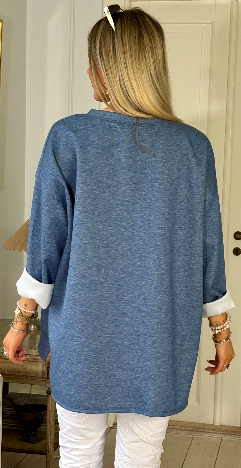 Forudbestil uge 8 Wanda sweatshirt med rund hals og "ciao" denim LikeLondon