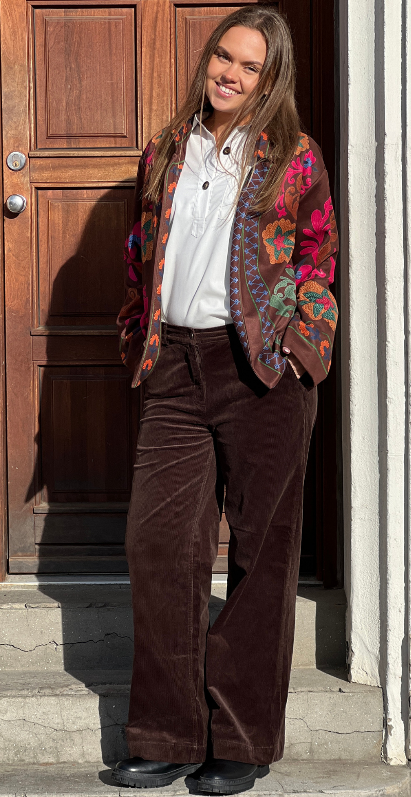 Estelle jakke i ruskindslook med broderet tiger tryk brun LikeLondon
