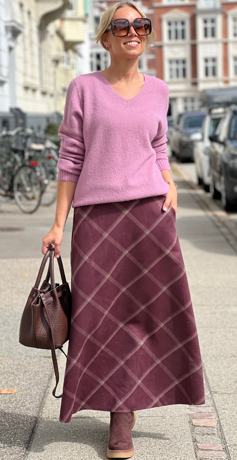 Karen ensfarvet strikbluse med v-hals onion LikeLondon