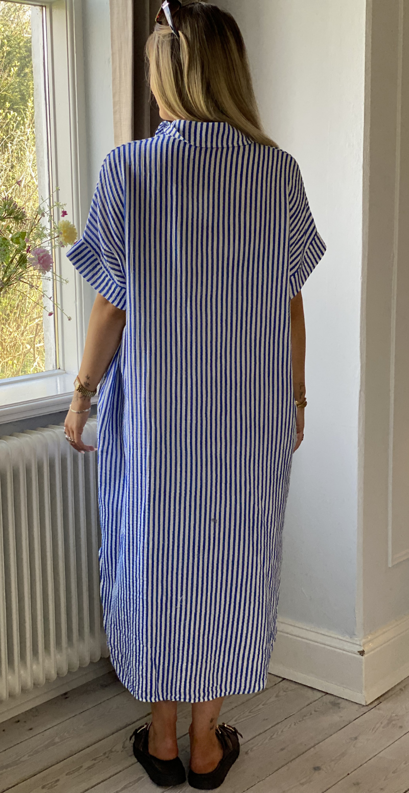Freya stribet kjole med krave og lommer royal blue LikeLondon