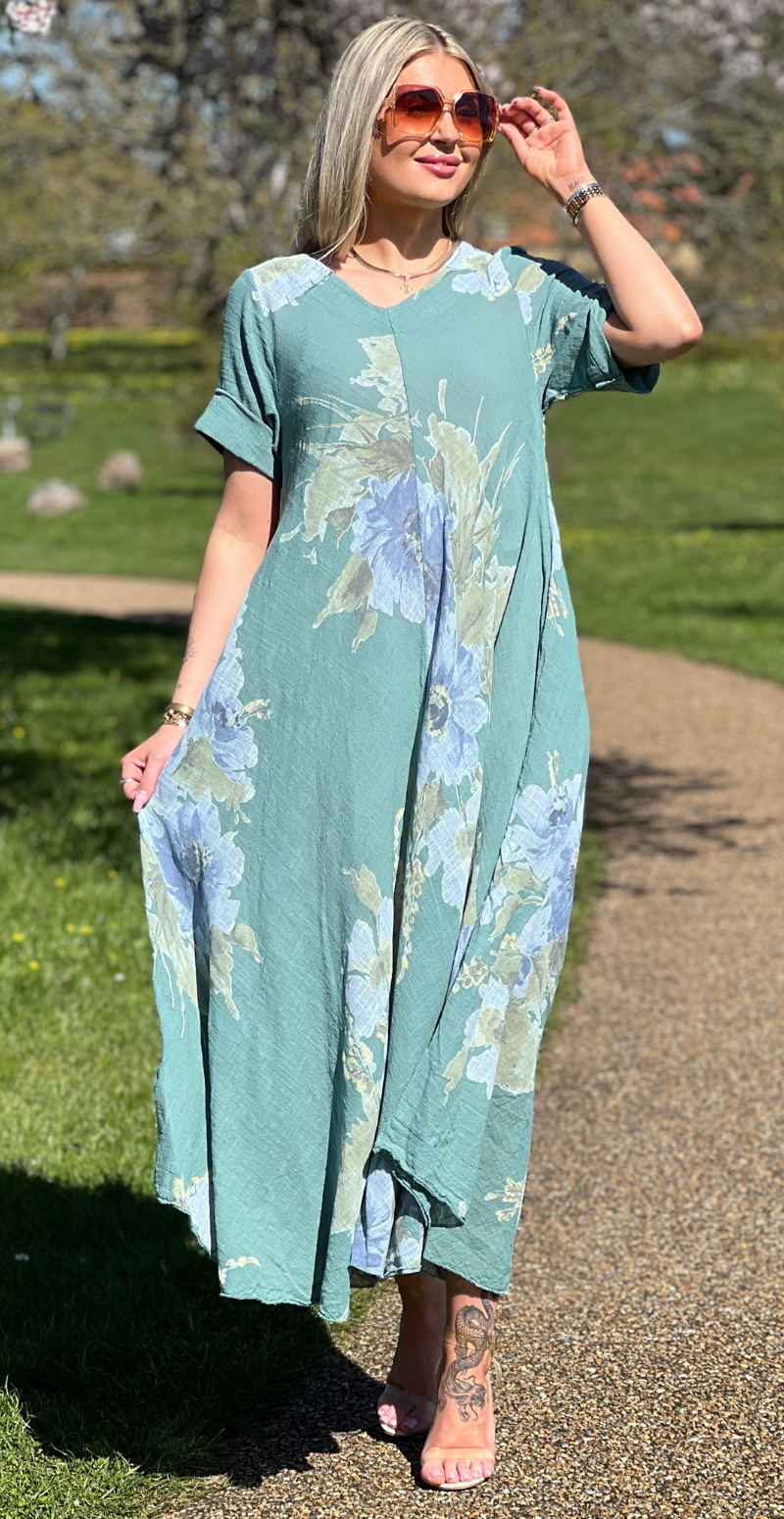 Meri lang kjole med blomsterprint og lommer lago LikeLondon