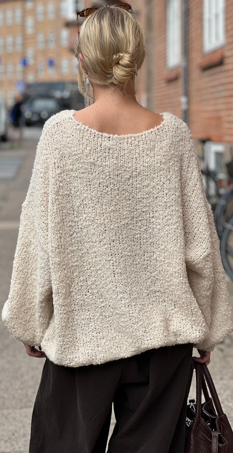 Zennie strik i alpaca med stort hjerte fortil creme LikeLondon