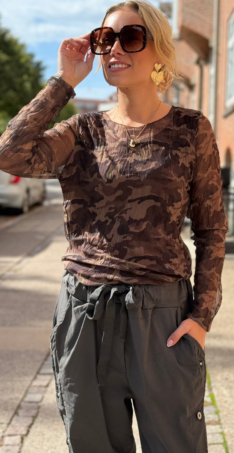 Forudbestil uge 39 Sofie langærmet meshbluse med indertop fango camouflage LikeLondon