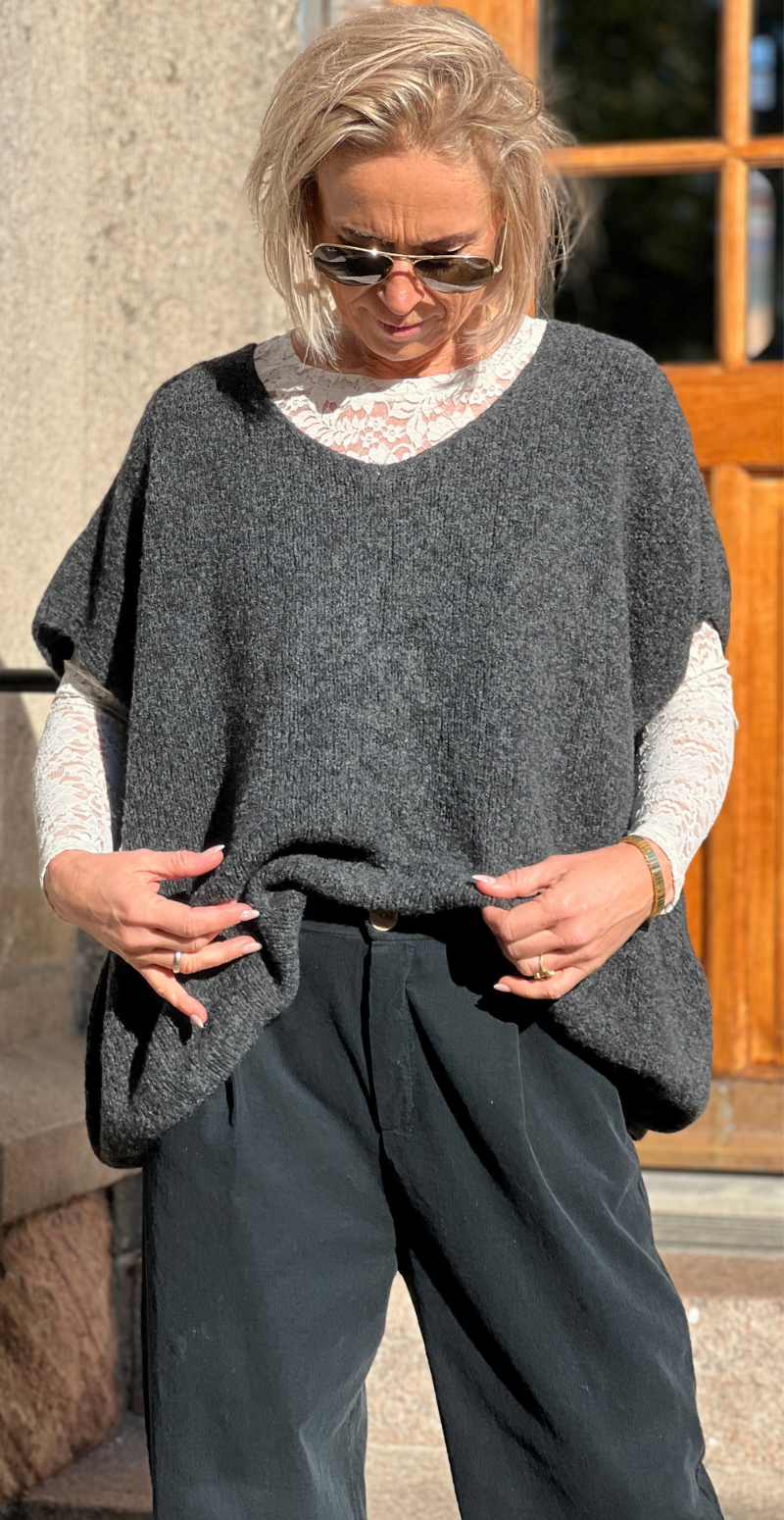 Sigga strikket oversized vest med v-hals sort LikeLondon