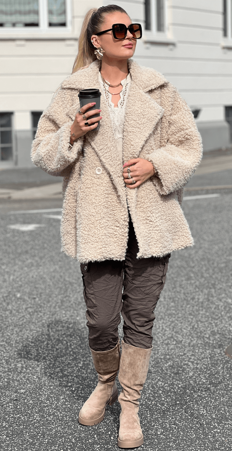 Marcella oversized teddy jakke med lommer beige LikeLondon