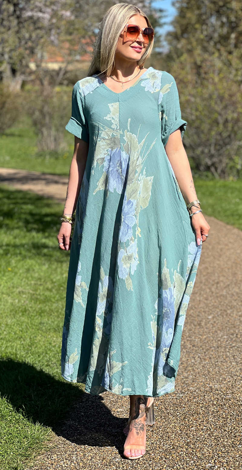 Meri lang kjole med blomsterprint og lommer lago LikeLondon