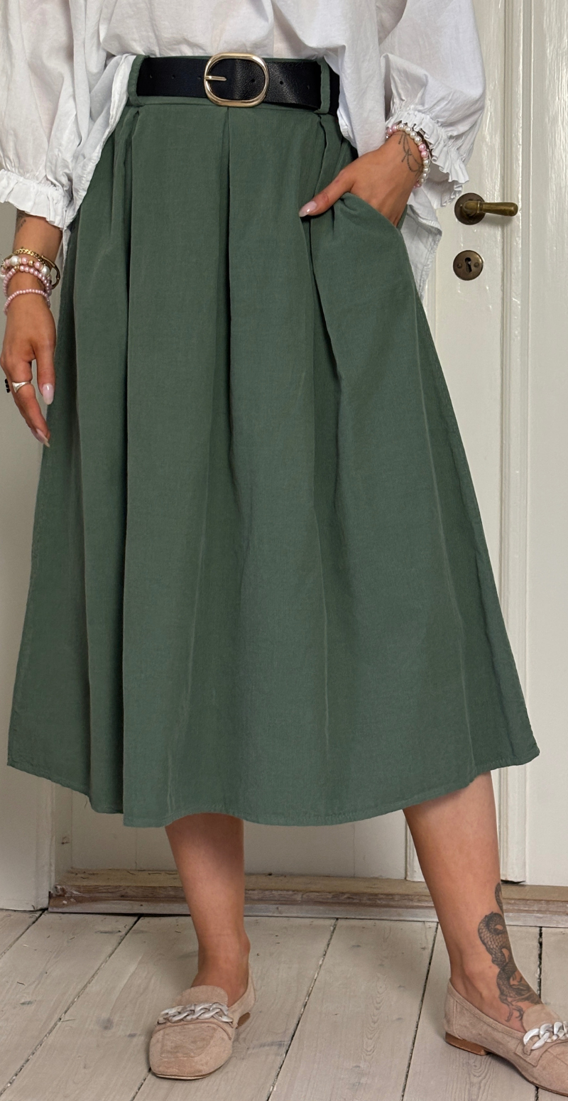 Baily fløjlsnederdel med lommer og bælte light militare LikeLondon