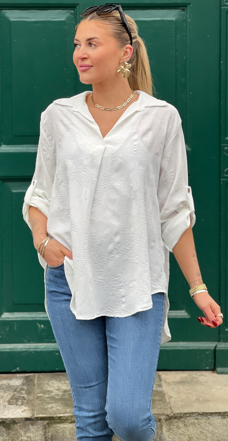 Amanda bluse med præget mønster og krave hvid LikeLondon