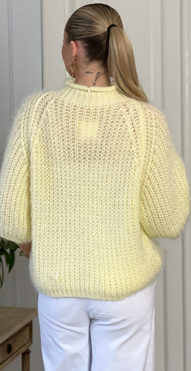 Donna strik med turtleneck og trekvart ærmer gul LikeLondon