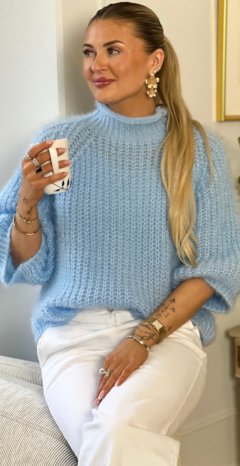Donna strik med turtleneck og trekvart ærmer lysblå LikeLondon