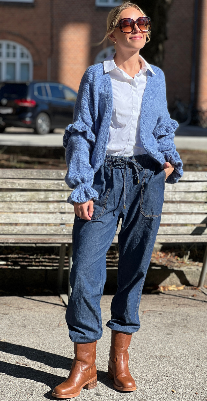Skylar strikcardigan med flæsedetaljer på ærmet jeans LikeLondon