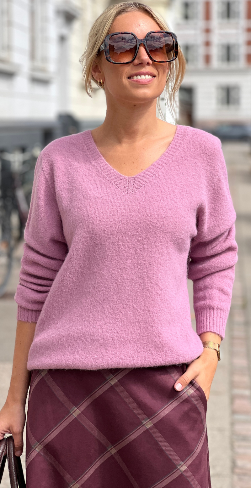 Karen ensfarvet strikbluse med v-hals onion LikeLondon