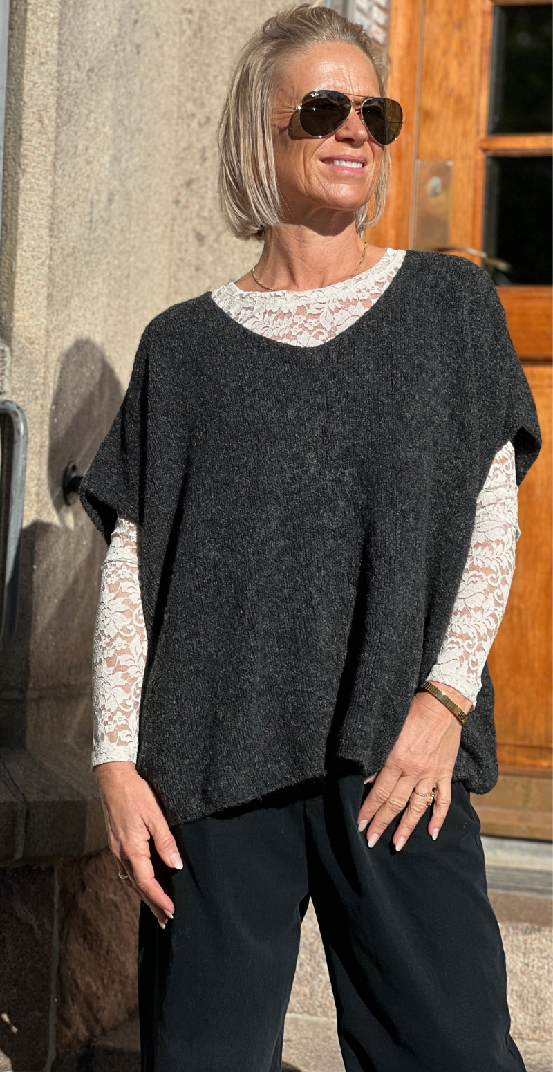 Sigga strikket oversized vest med v-hals sort LikeLondon