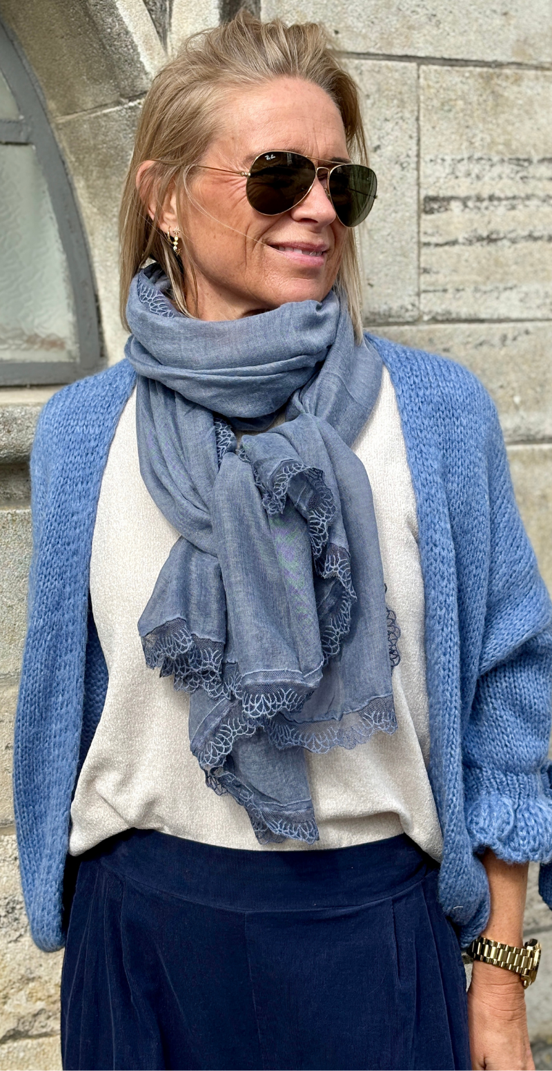 TØRKLÆDE MED BLONDEKANT JEANS LIKELONDON