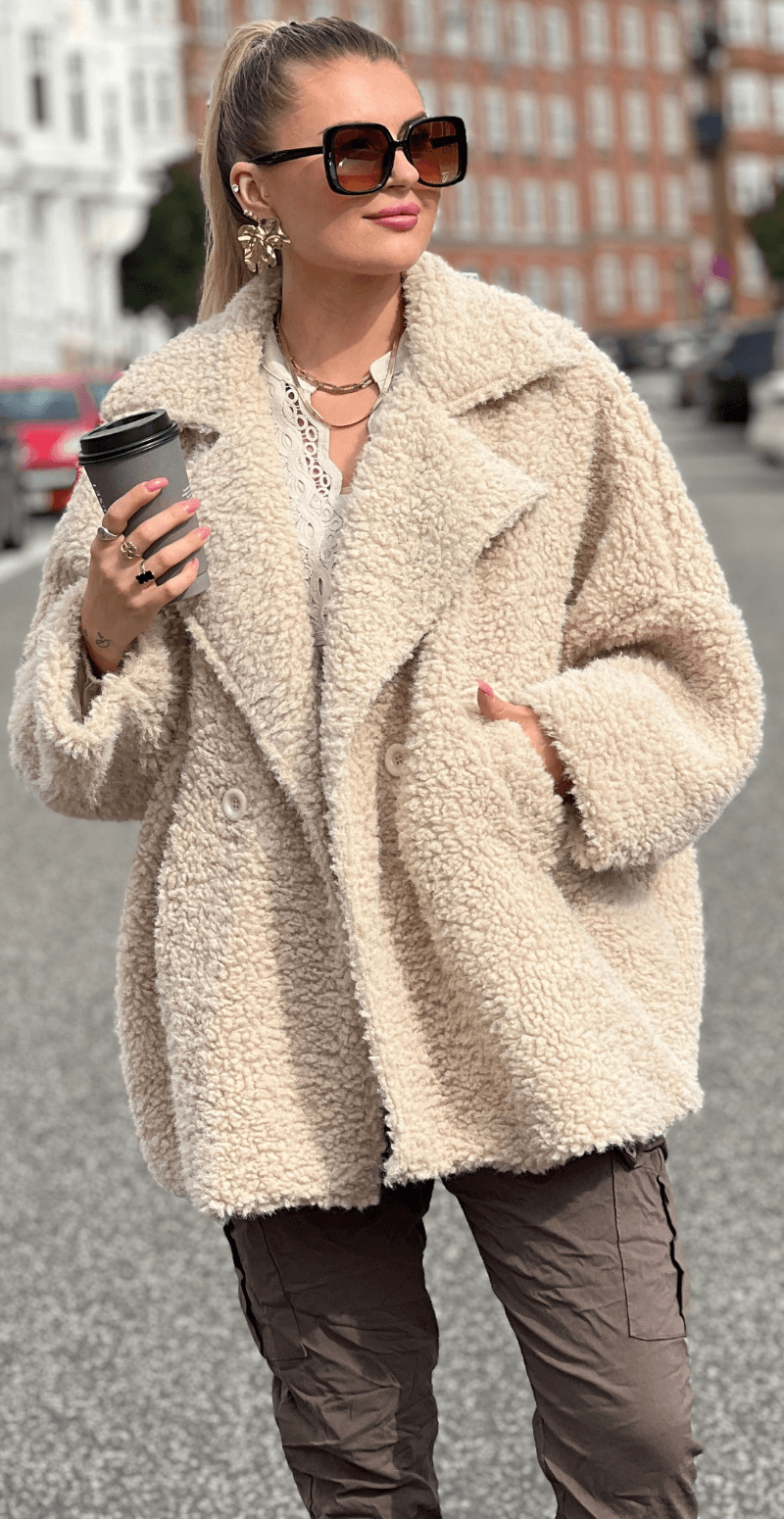 Marcella oversized teddy jakke med lommer beige LikeLondon