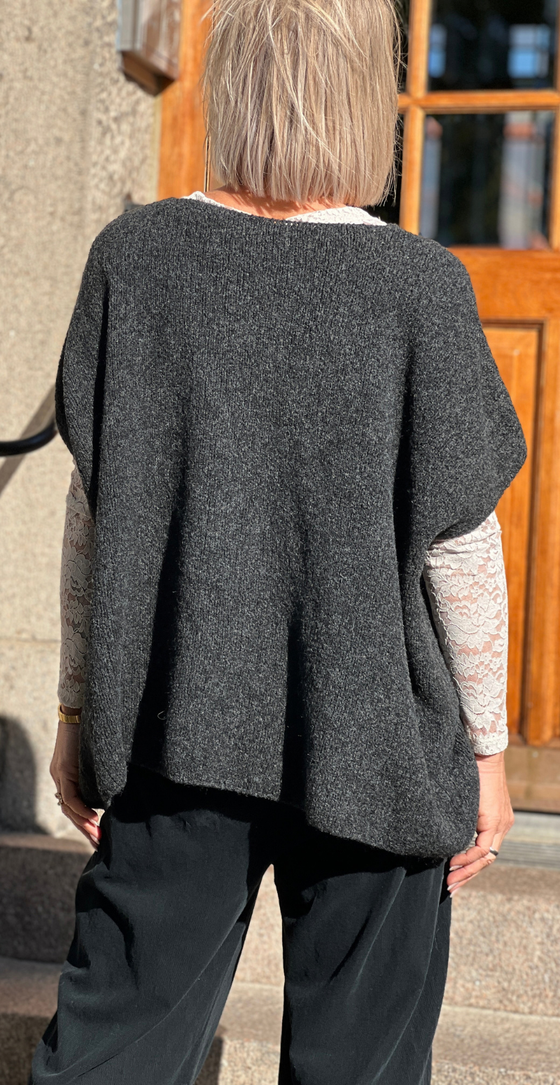 Sigga strikket oversized vest med v-hals sort LikeLondon