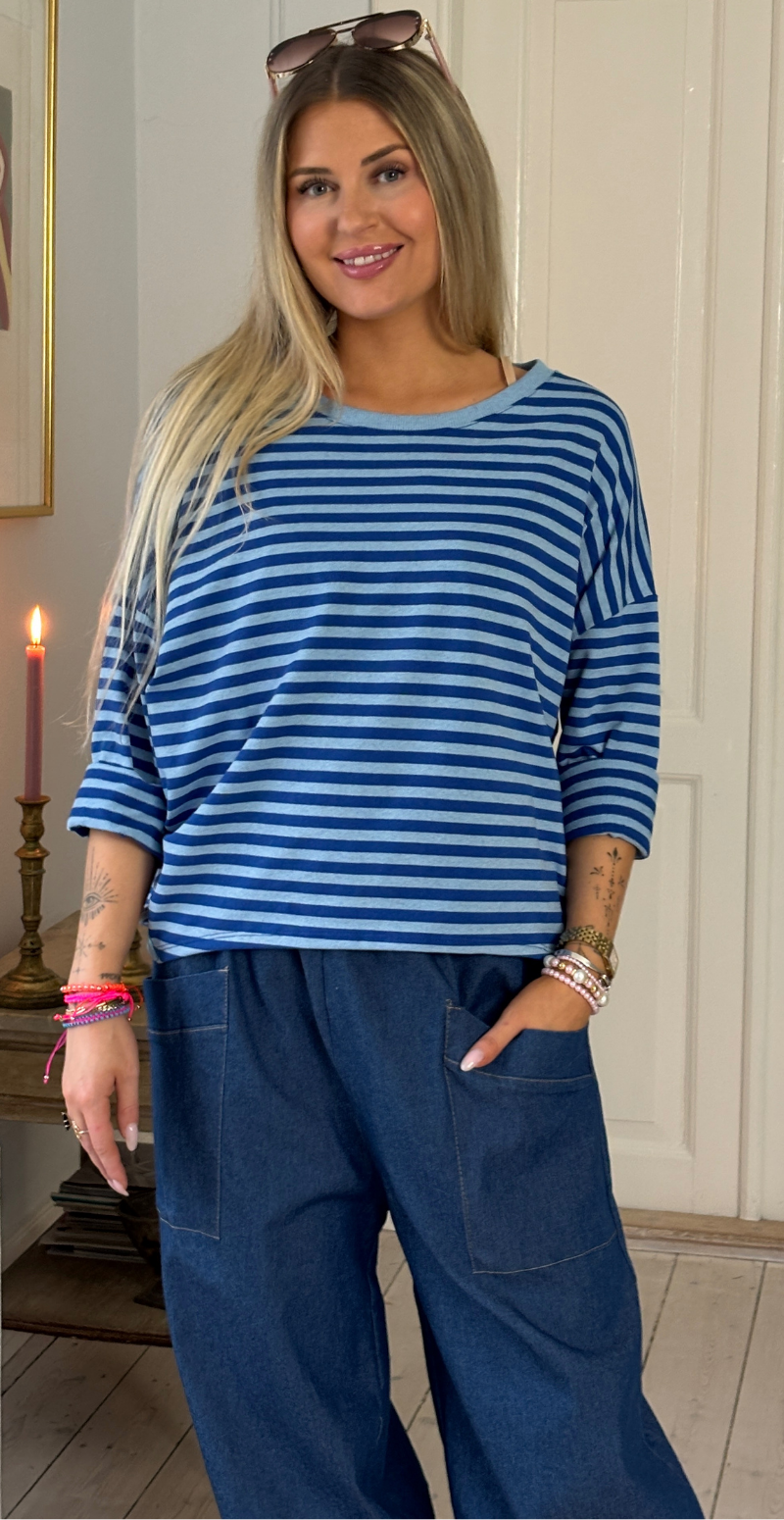 Forudbestil uge 7 Zenia bluse i oversized pasform med striber royal blue LikeLondon