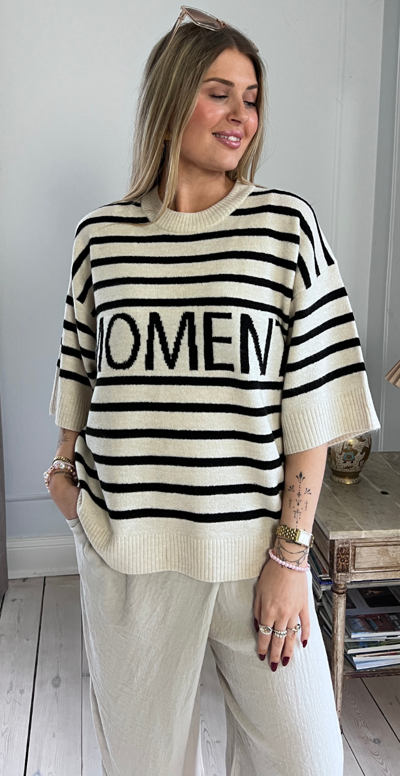Orlean pullover med striber og "Moment" off-white LikeLondon
