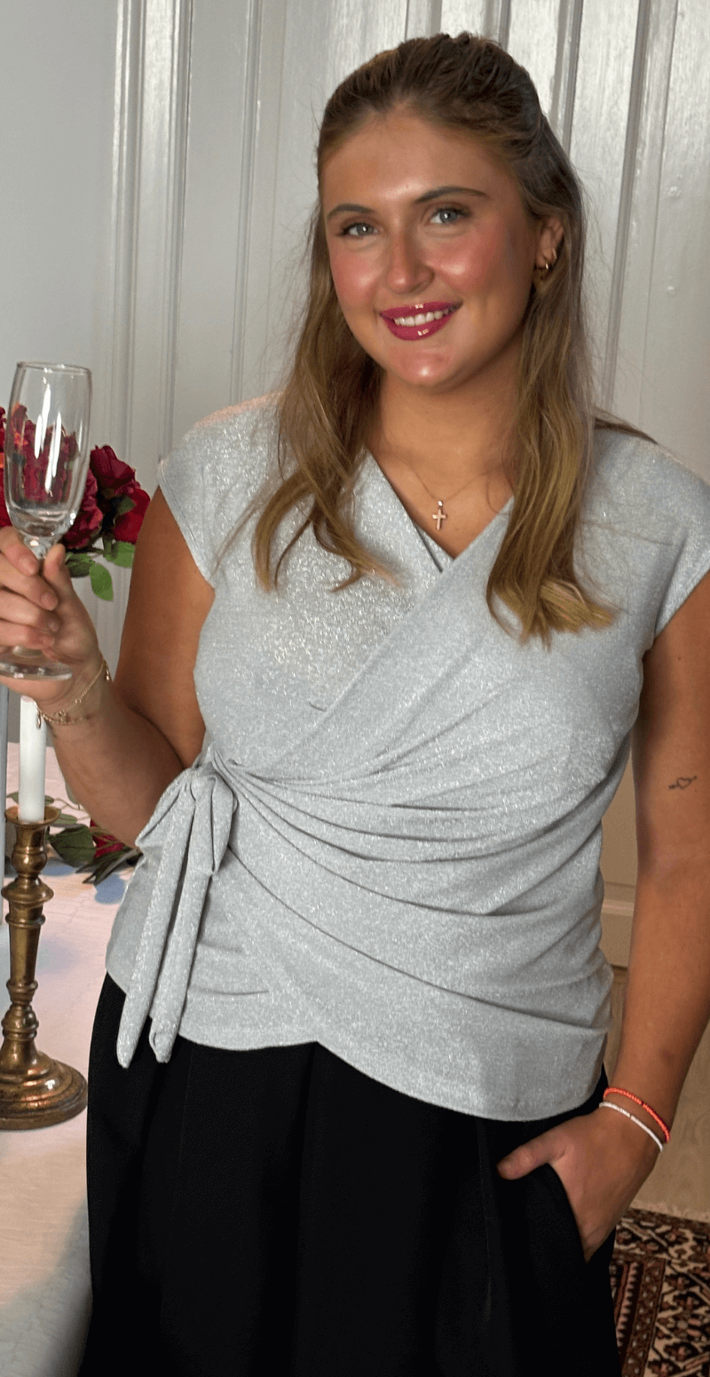 Ninette glimmer top med bindedetalje sølv LikeLondon