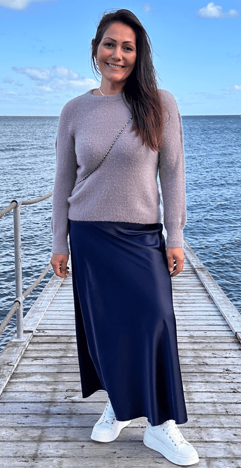 Cissi satin nederdel navy LikeLondon By Christina