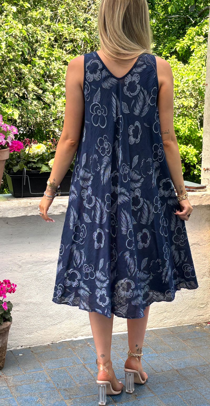 Aurelia kort kjole med brede stropper og blomster navy LikeLondon