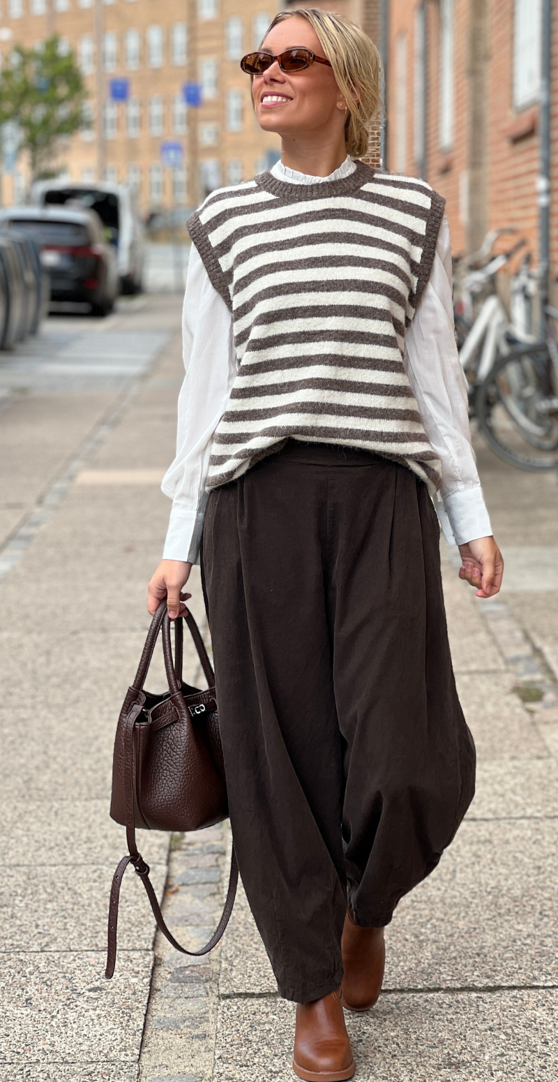 Fable strikvest i uld med striber taupe LikeLondon